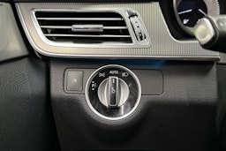 valkoinen Mercedes-Benz E 2014 kuva 30.