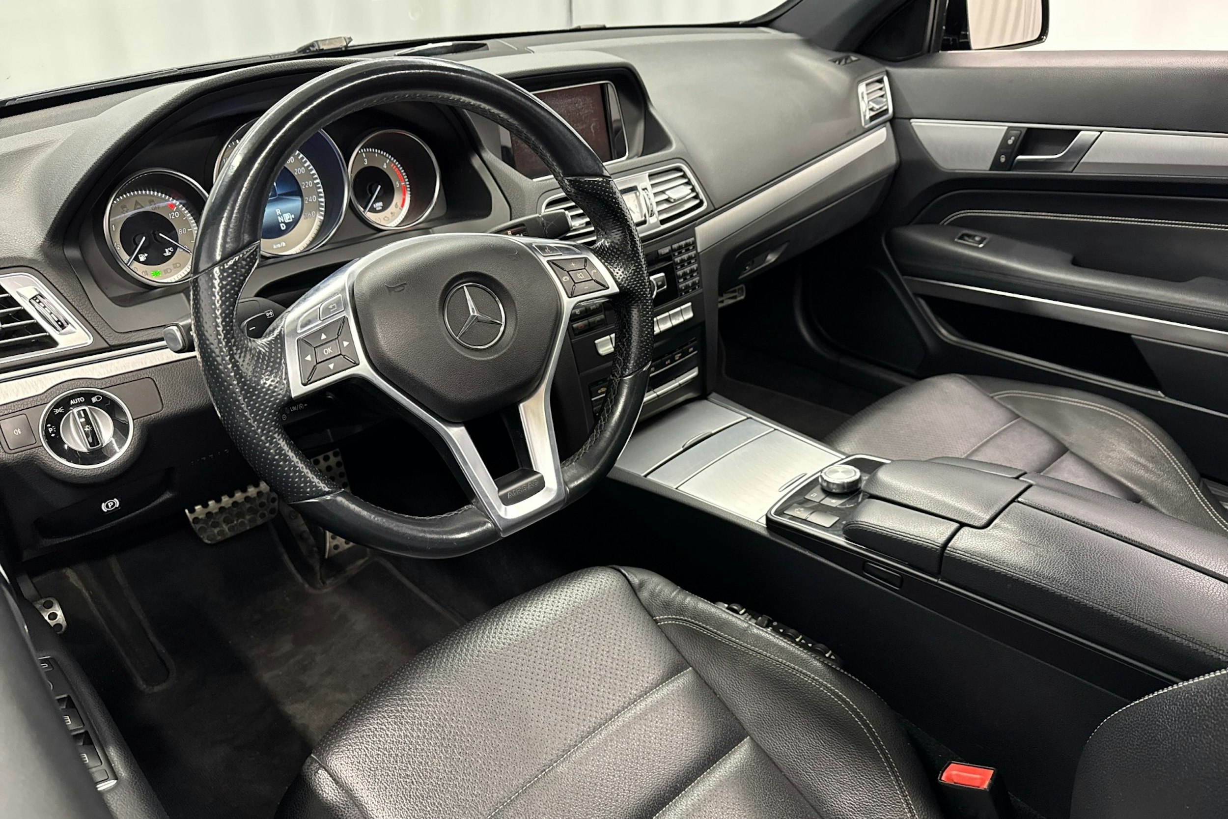 musta Mercedes-Benz E 2014 kuva 6.