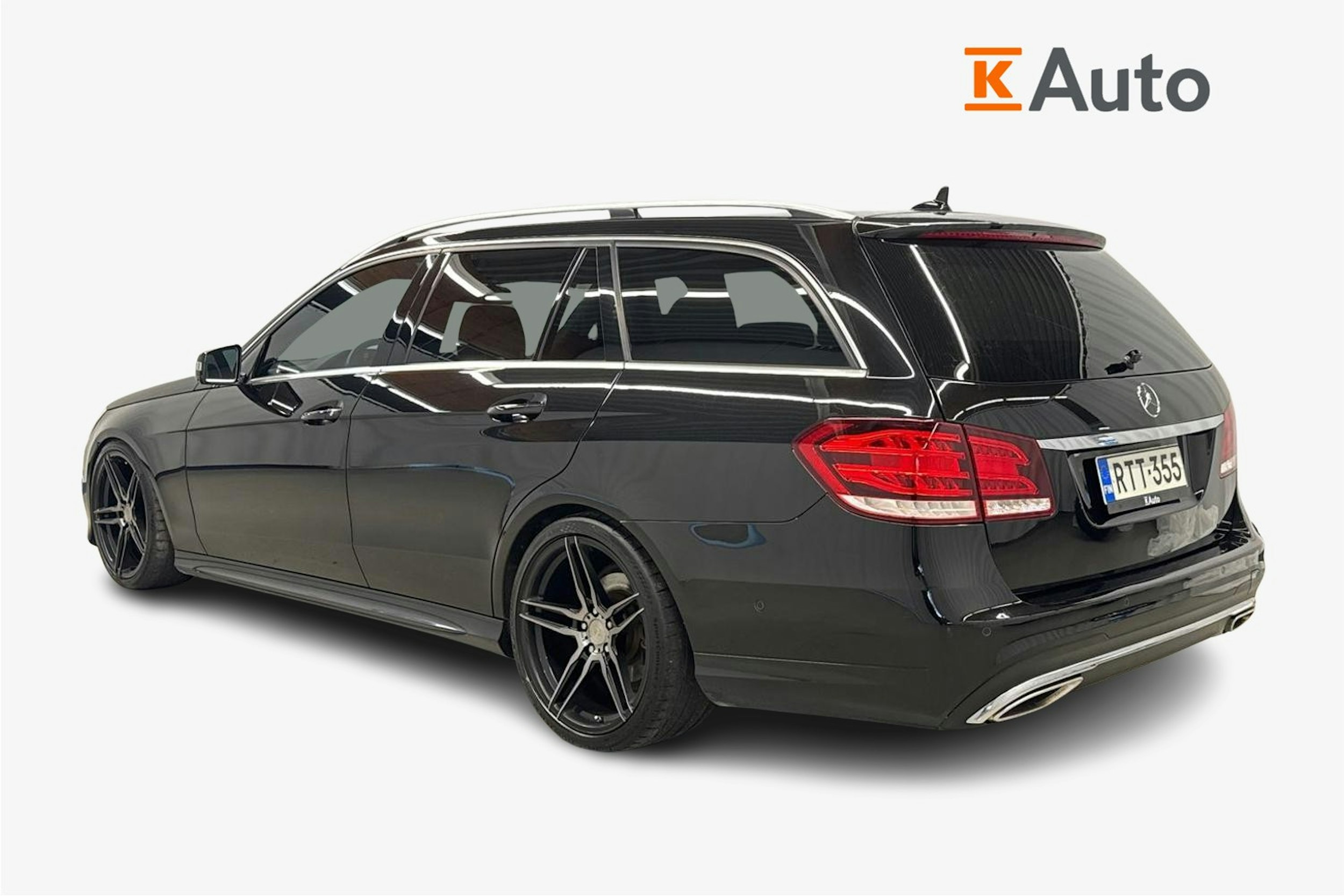 musta Mercedes-Benz E 2014 kuva 2.