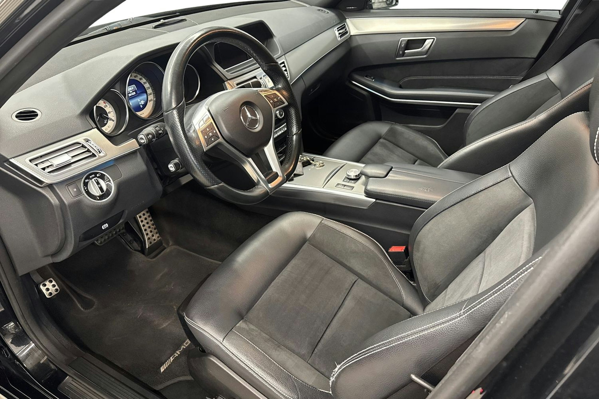 musta Mercedes-Benz E 2014 kuva 7.