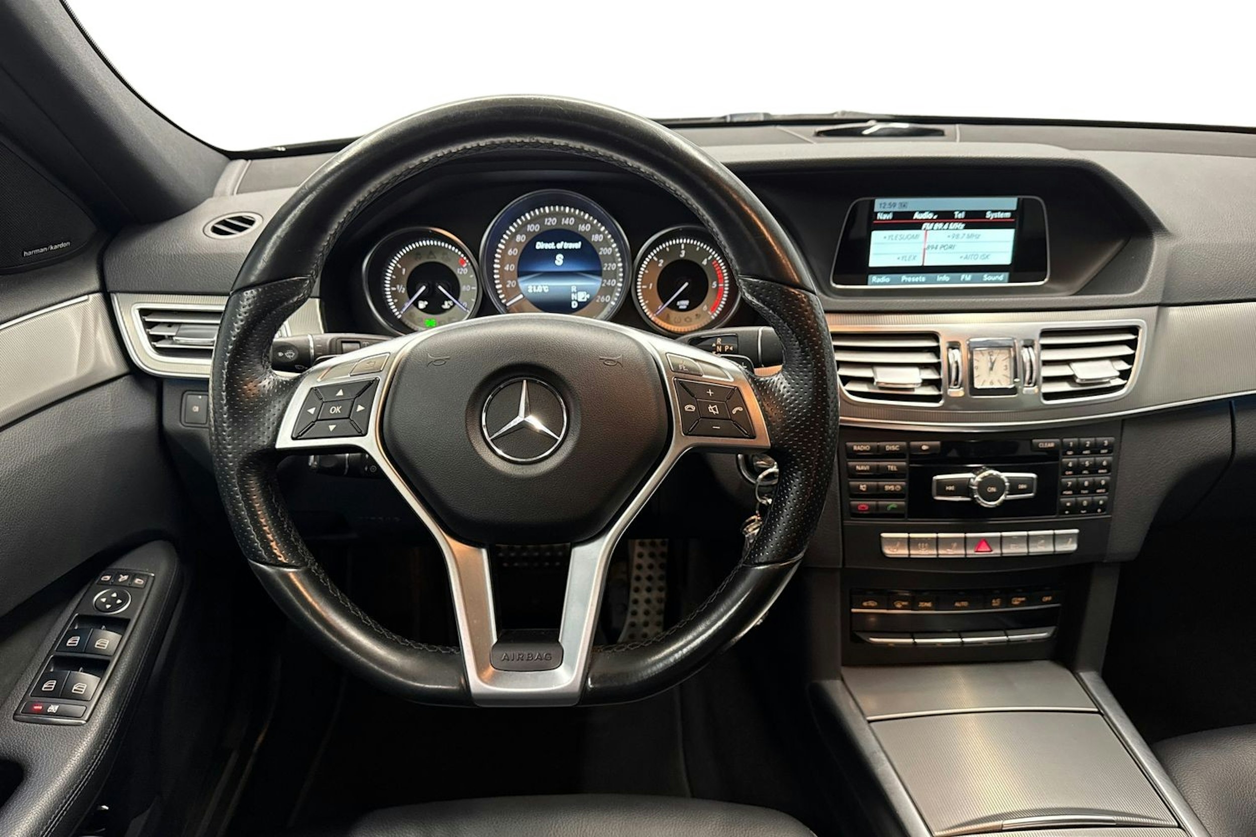 musta Mercedes-Benz E 2014 kuva 9.
