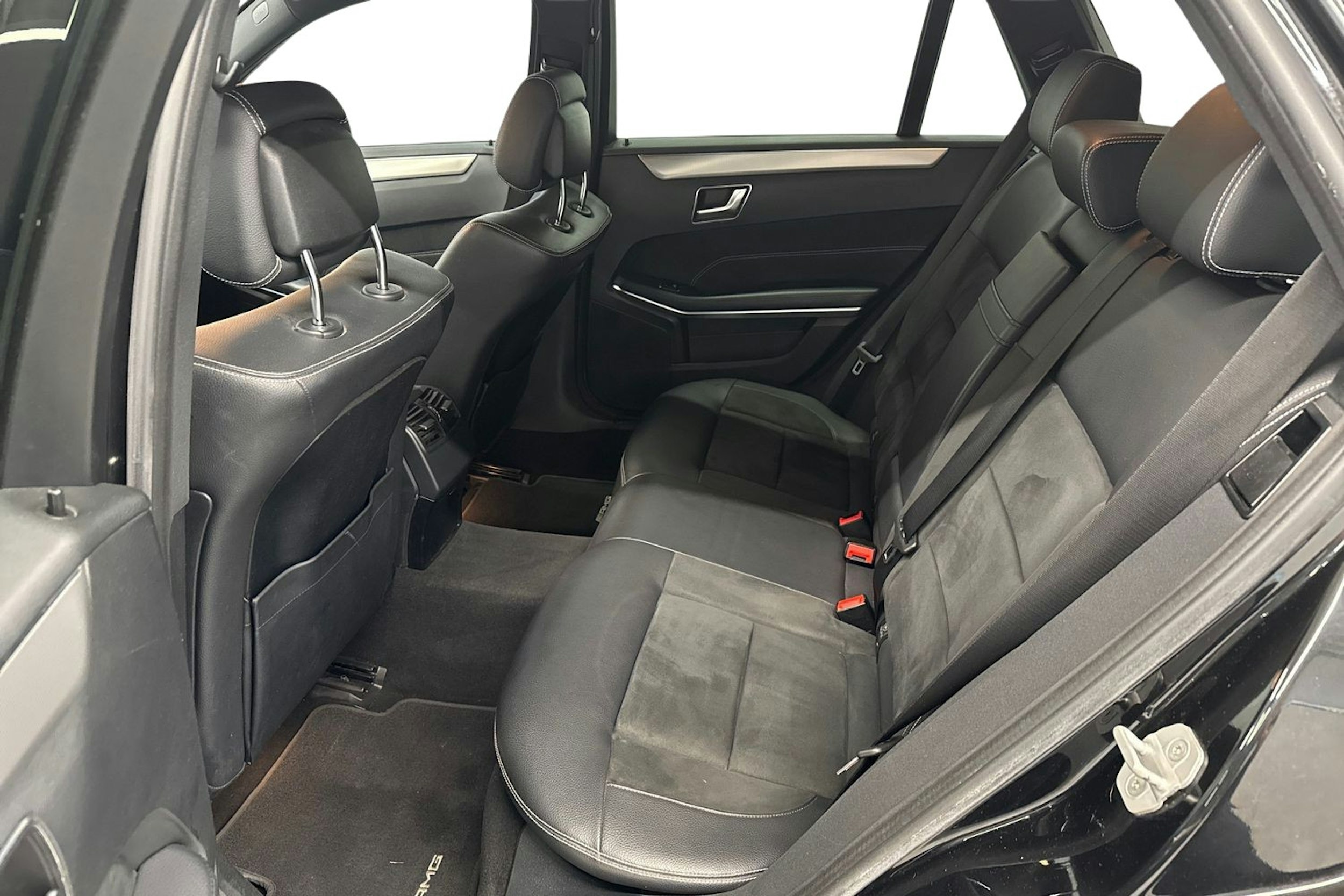 musta Mercedes-Benz E 2014 kuva 10.