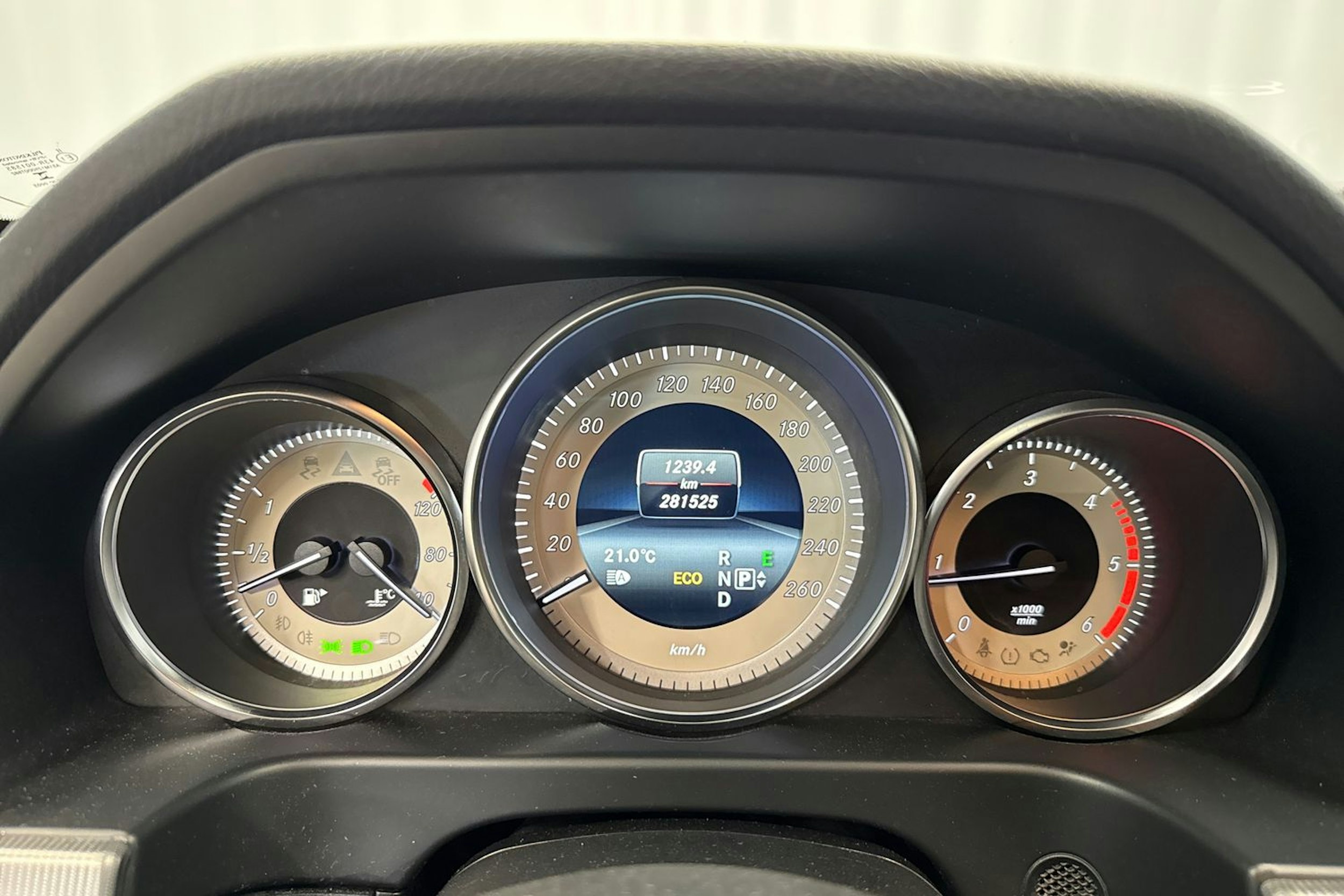 musta Mercedes-Benz E 2014 kuva 21.