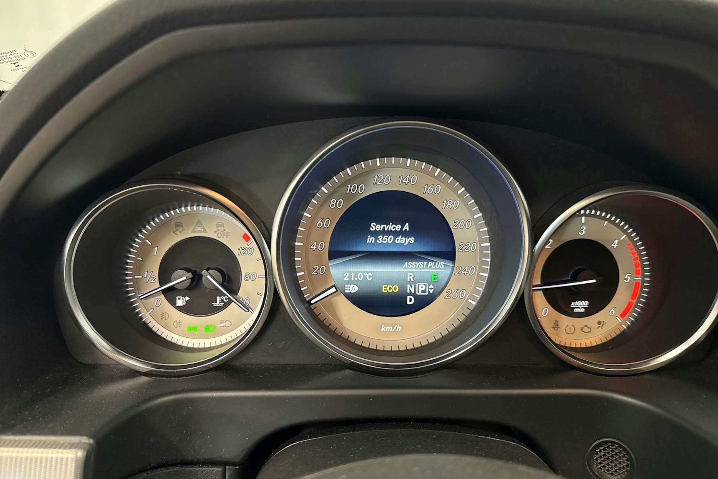 musta Mercedes-Benz E 2014 kuva 22.