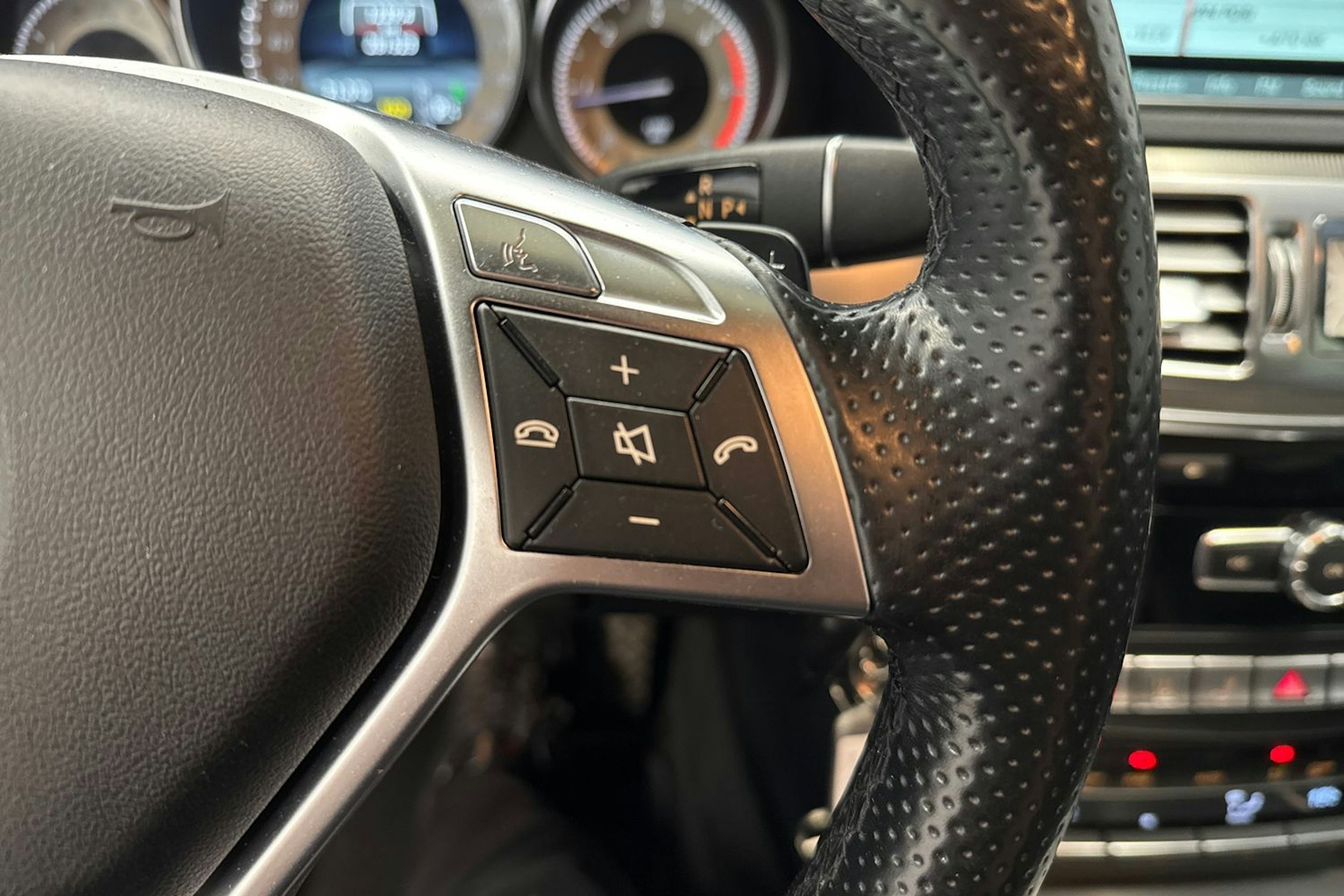 musta Mercedes-Benz E 2014 kuva 24.
