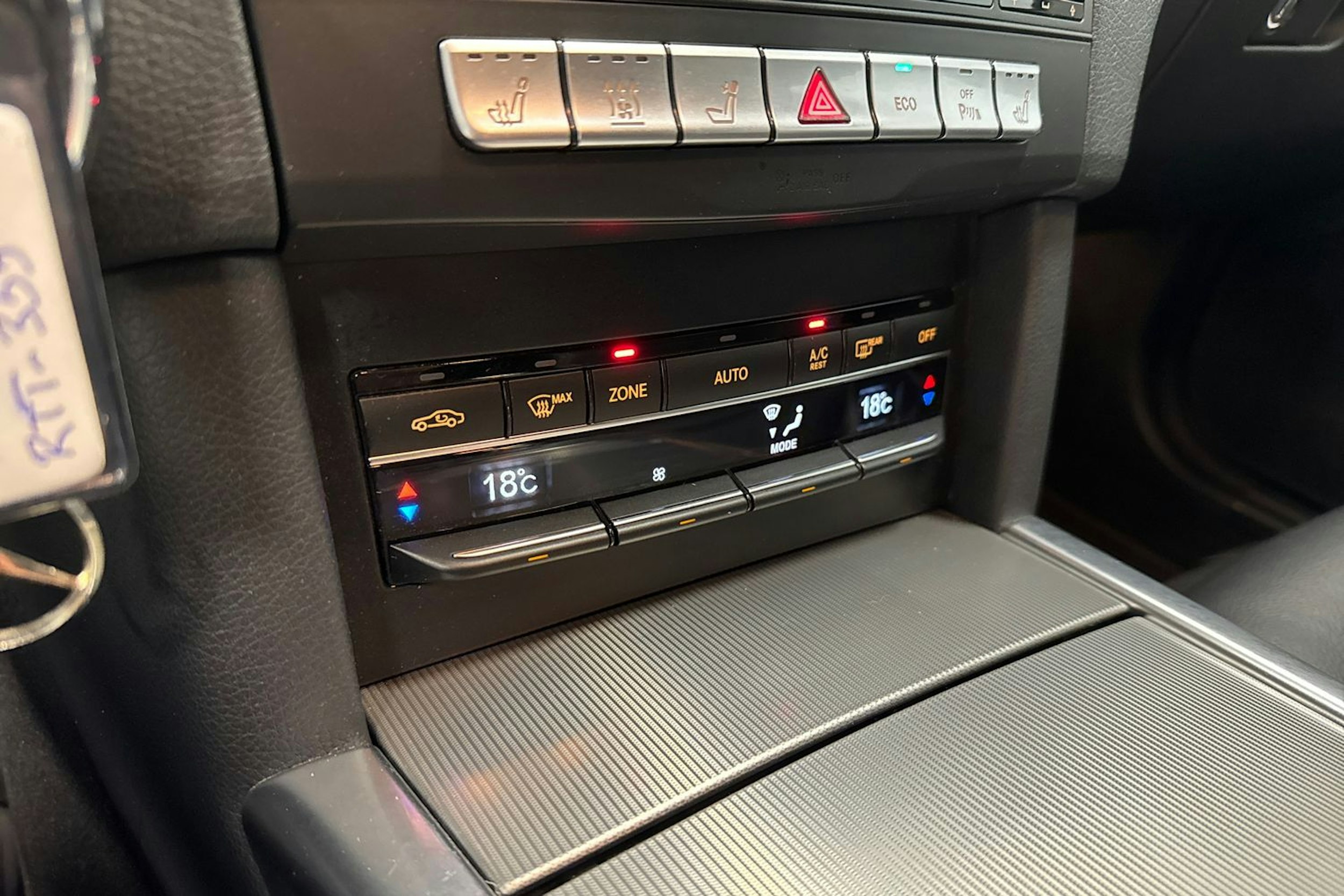 musta Mercedes-Benz E 2014 kuva 25.