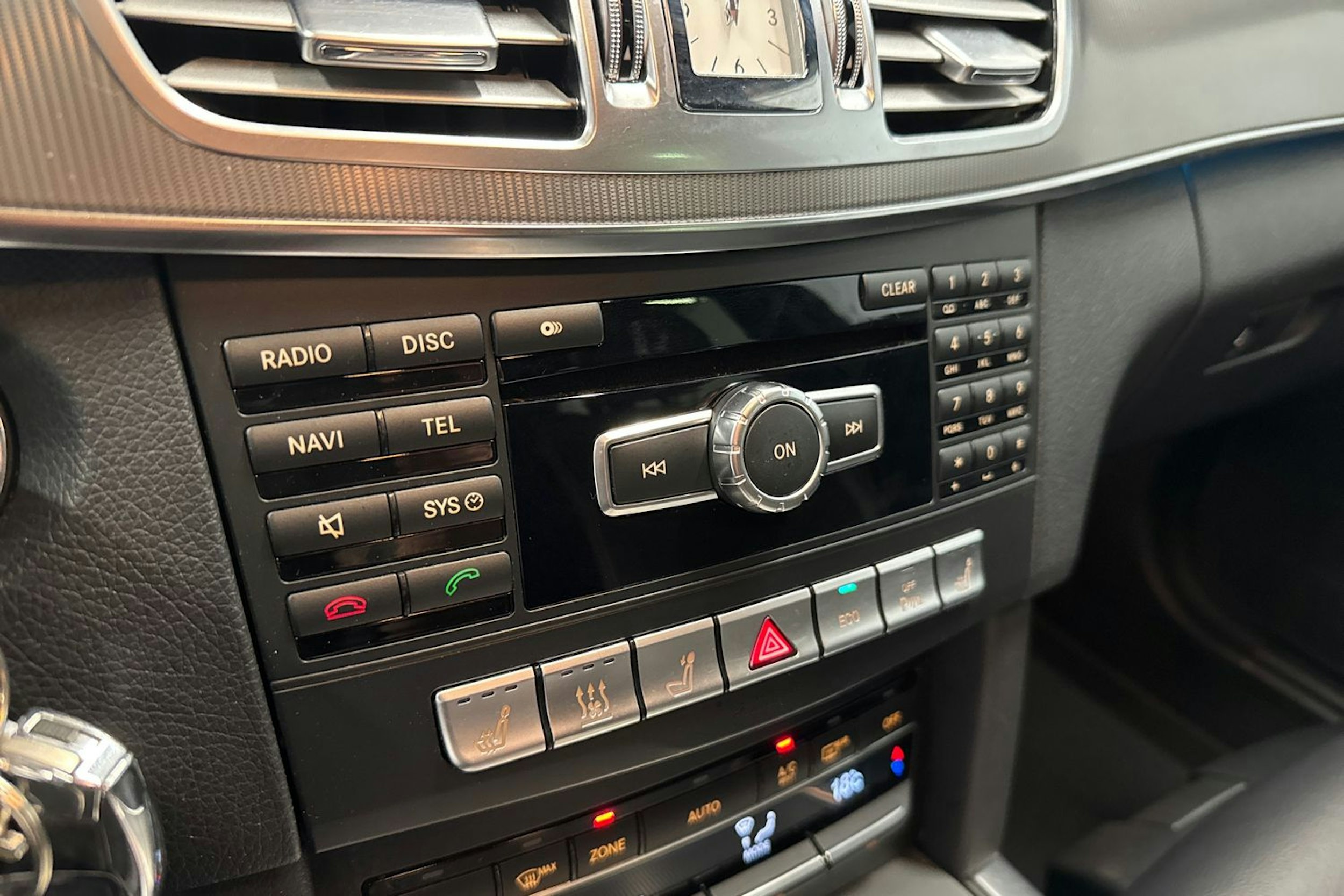 musta Mercedes-Benz E 2014 kuva 26.