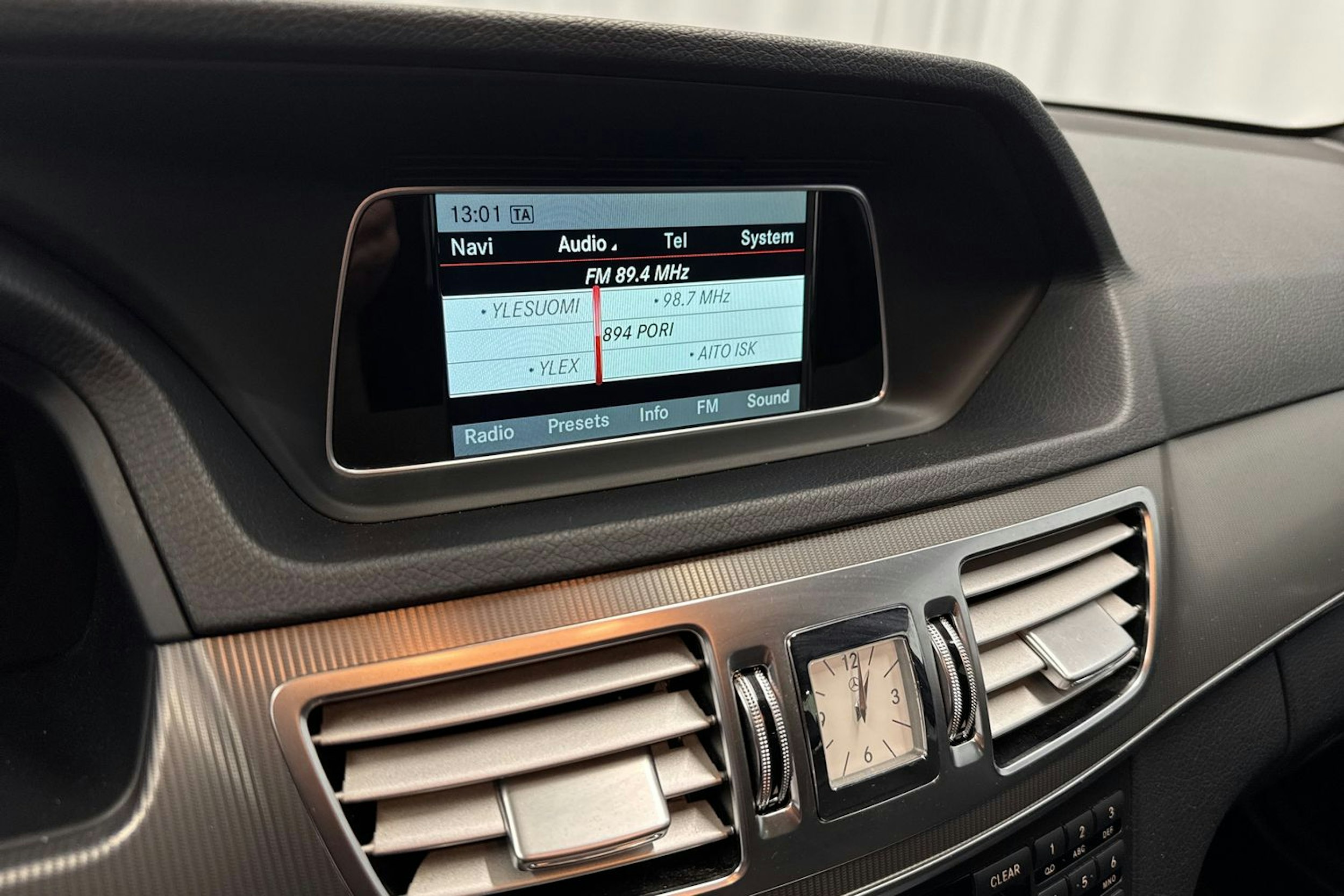 musta Mercedes-Benz E 2014 kuva 27.