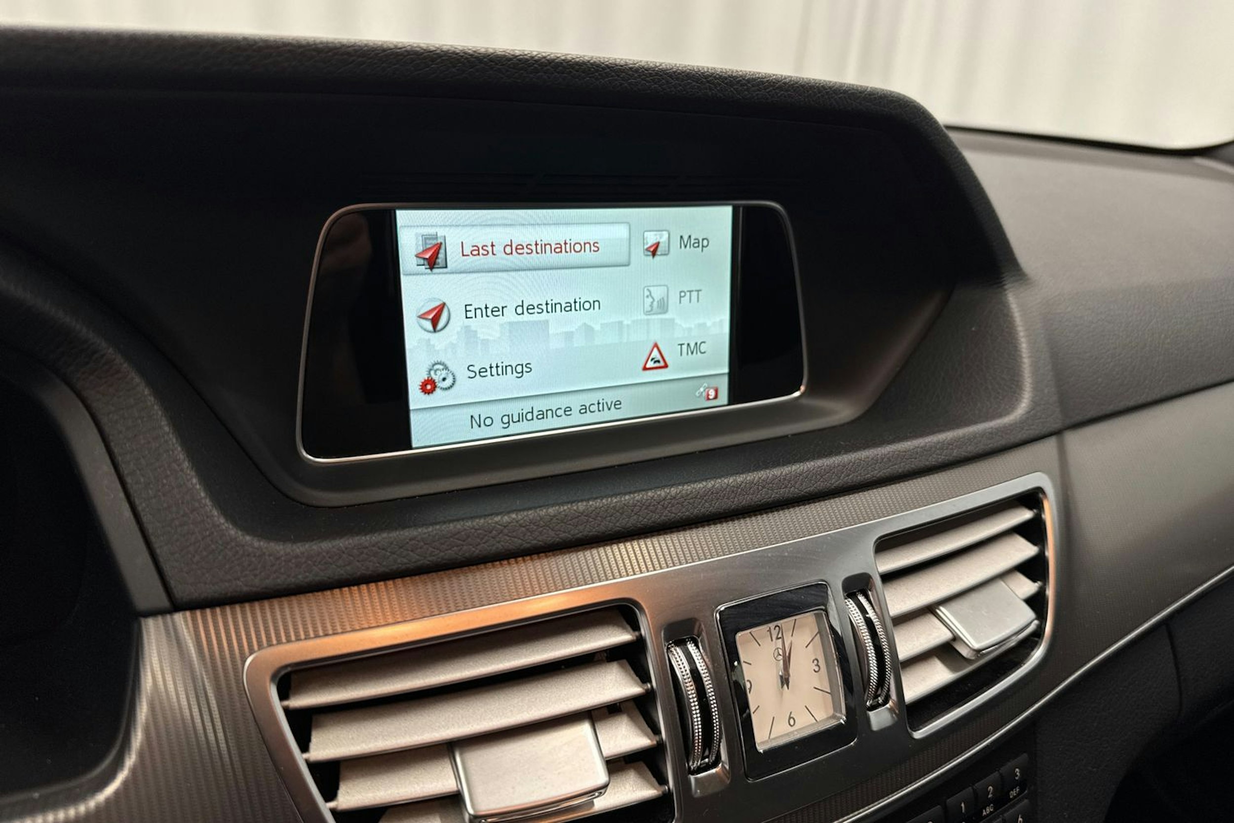 musta Mercedes-Benz E 2014 kuva 28.