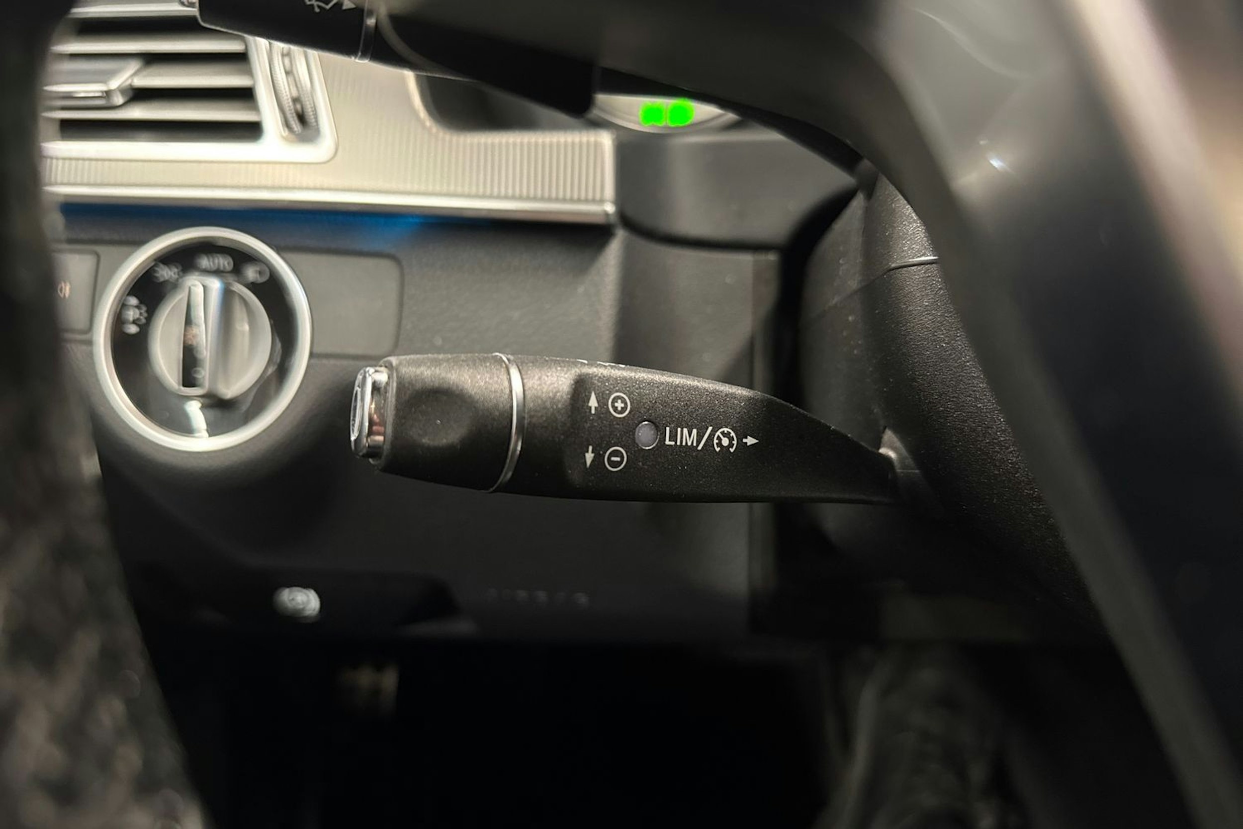musta Mercedes-Benz E 2014 kuva 31.