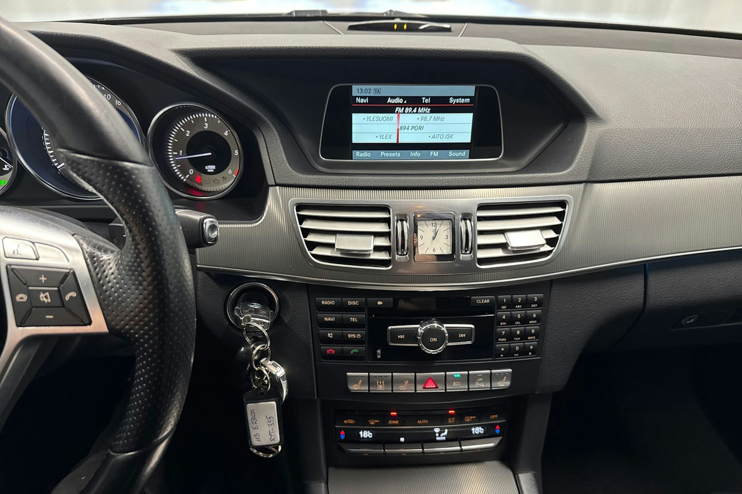 musta Mercedes-Benz E 2014 kuva 32.