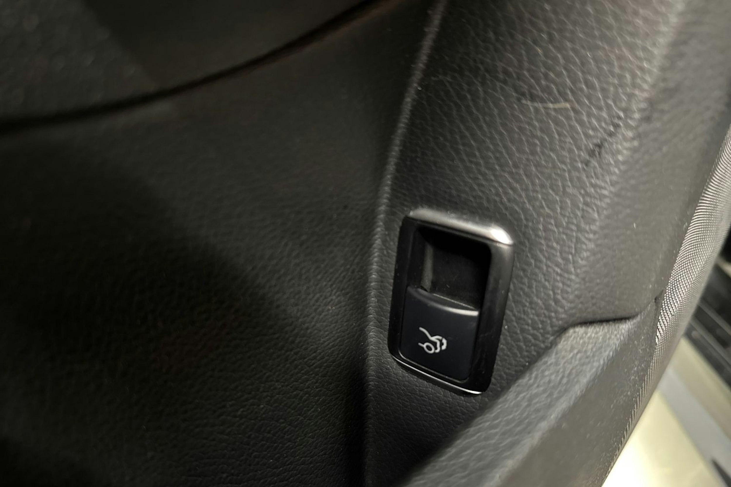 musta Mercedes-Benz E 2014 kuva 34.