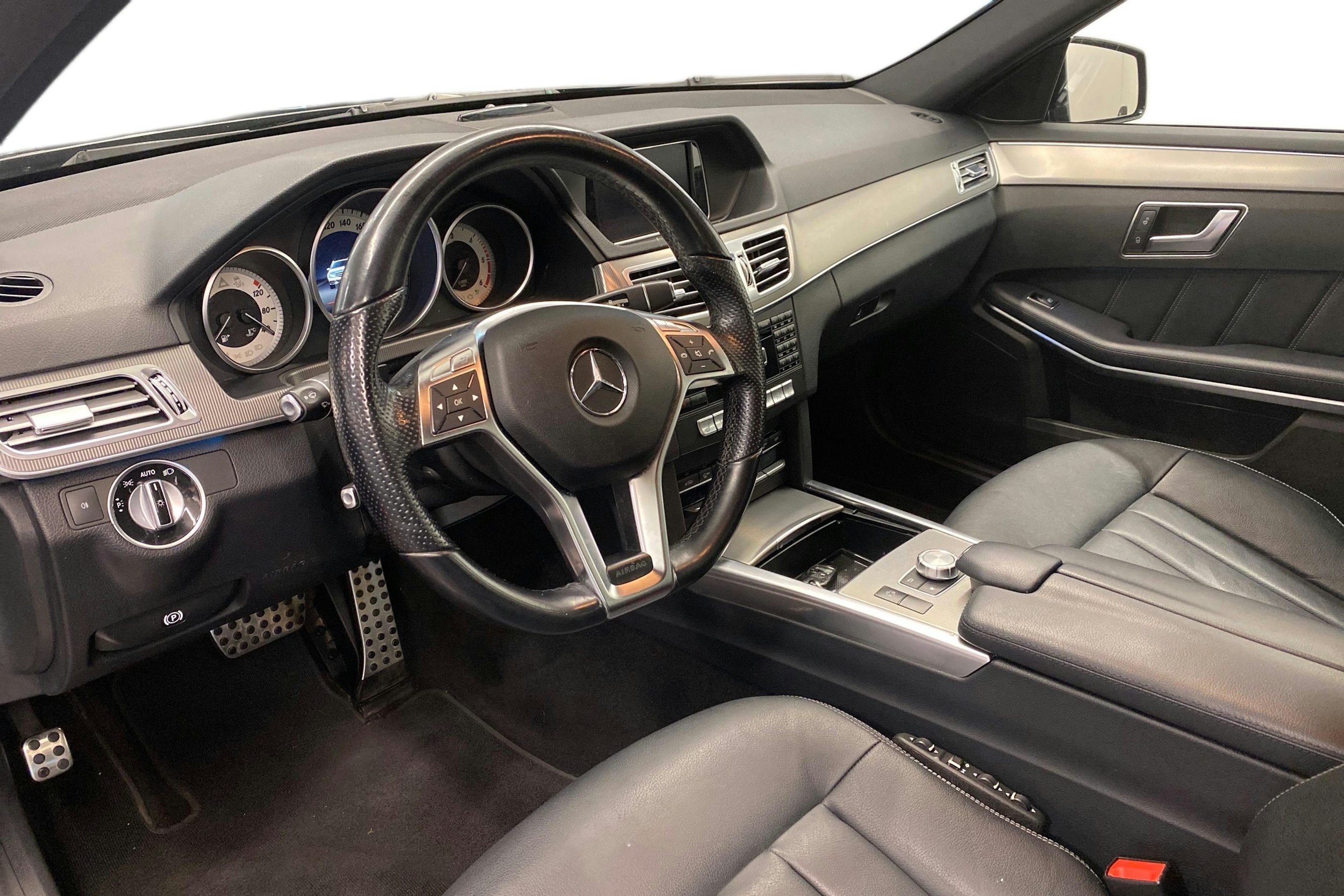 musta Mercedes-Benz E 2014 kuva 7.