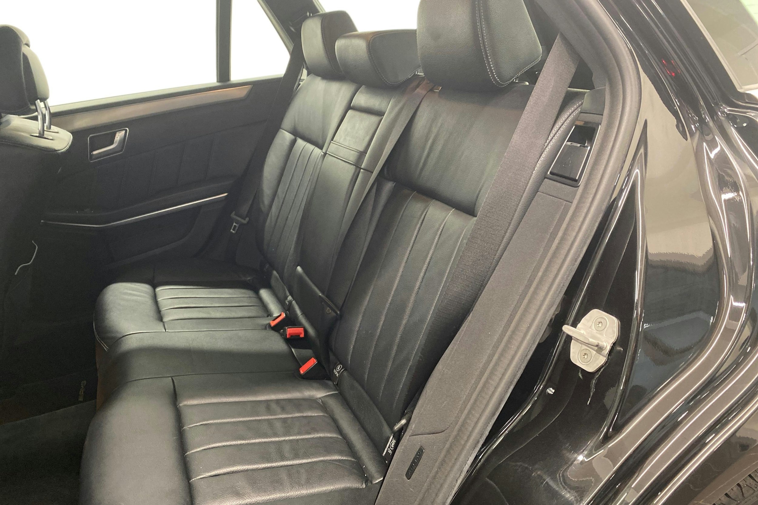 musta Mercedes-Benz E 2014 kuva 10.