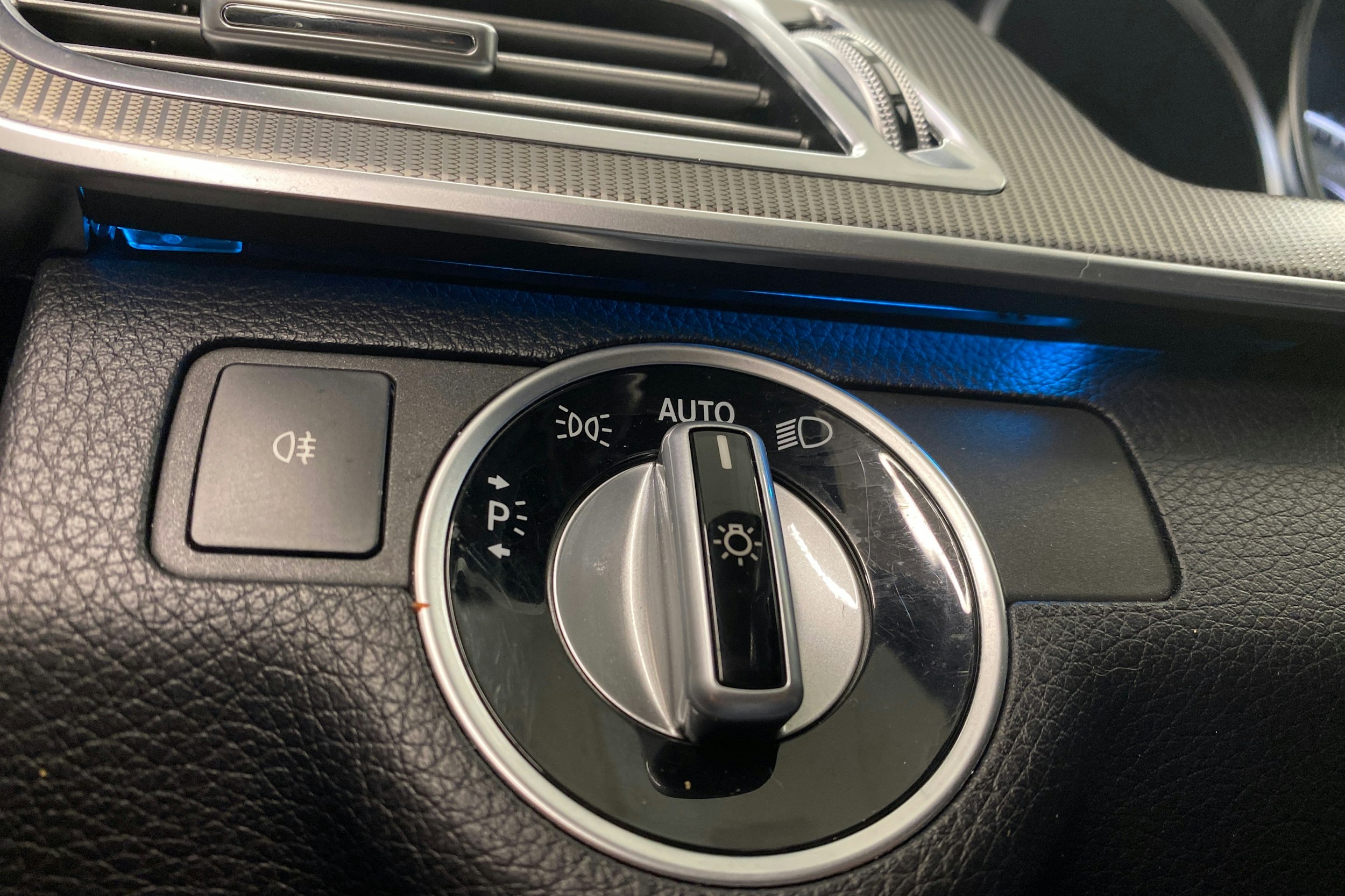 musta Mercedes-Benz E 2014 kuva 20.