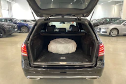 musta Mercedes-Benz E 2014 kuva 23.