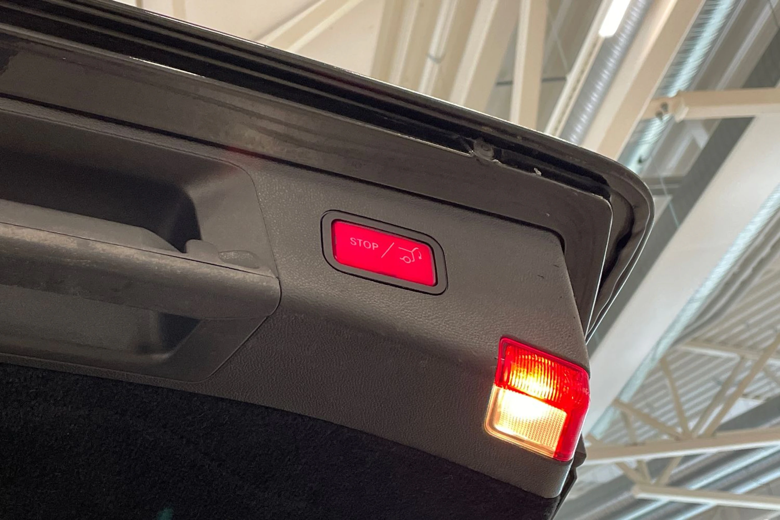 musta Mercedes-Benz E 2014 kuva 24.