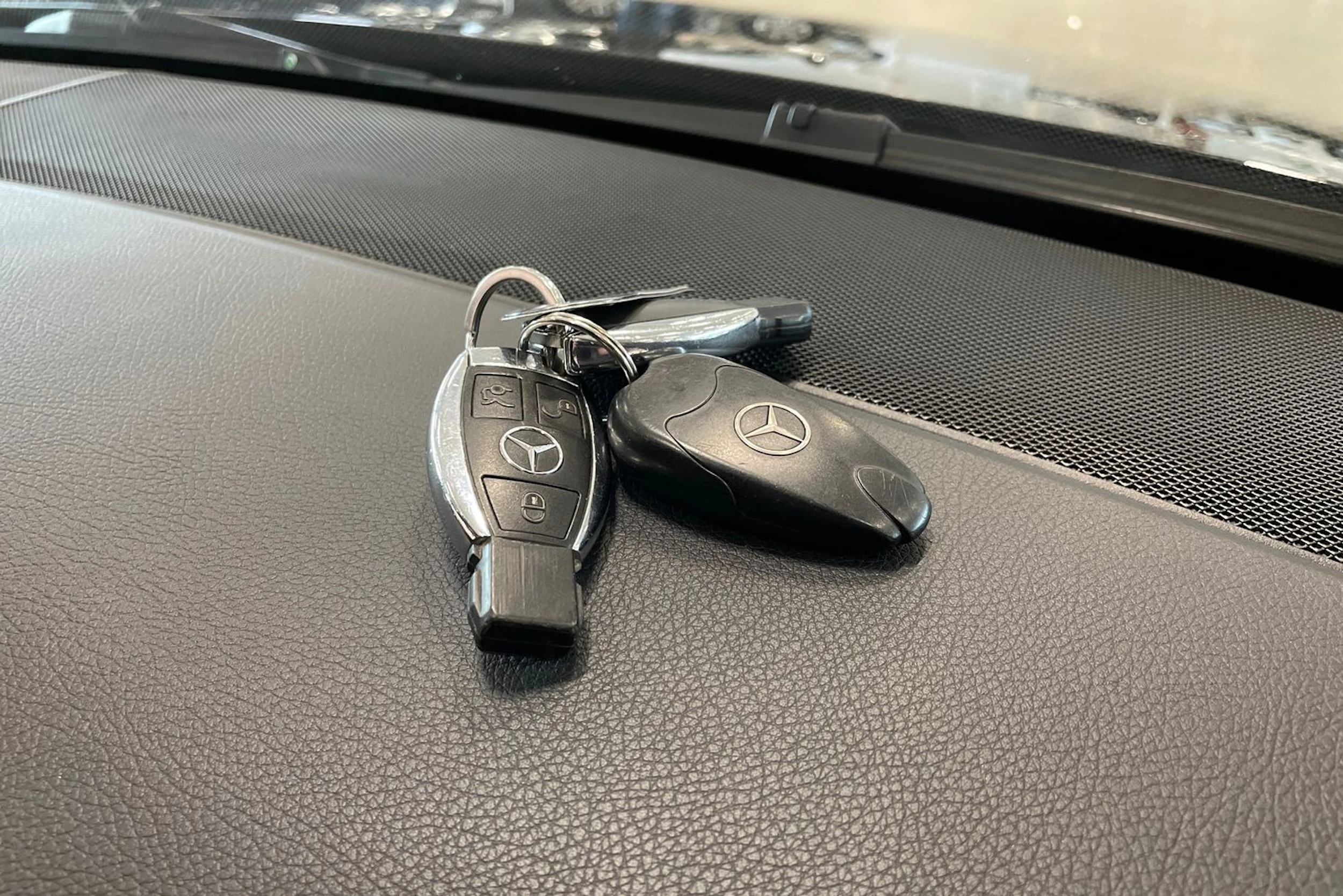 musta Mercedes-Benz E 2014 kuva 25.