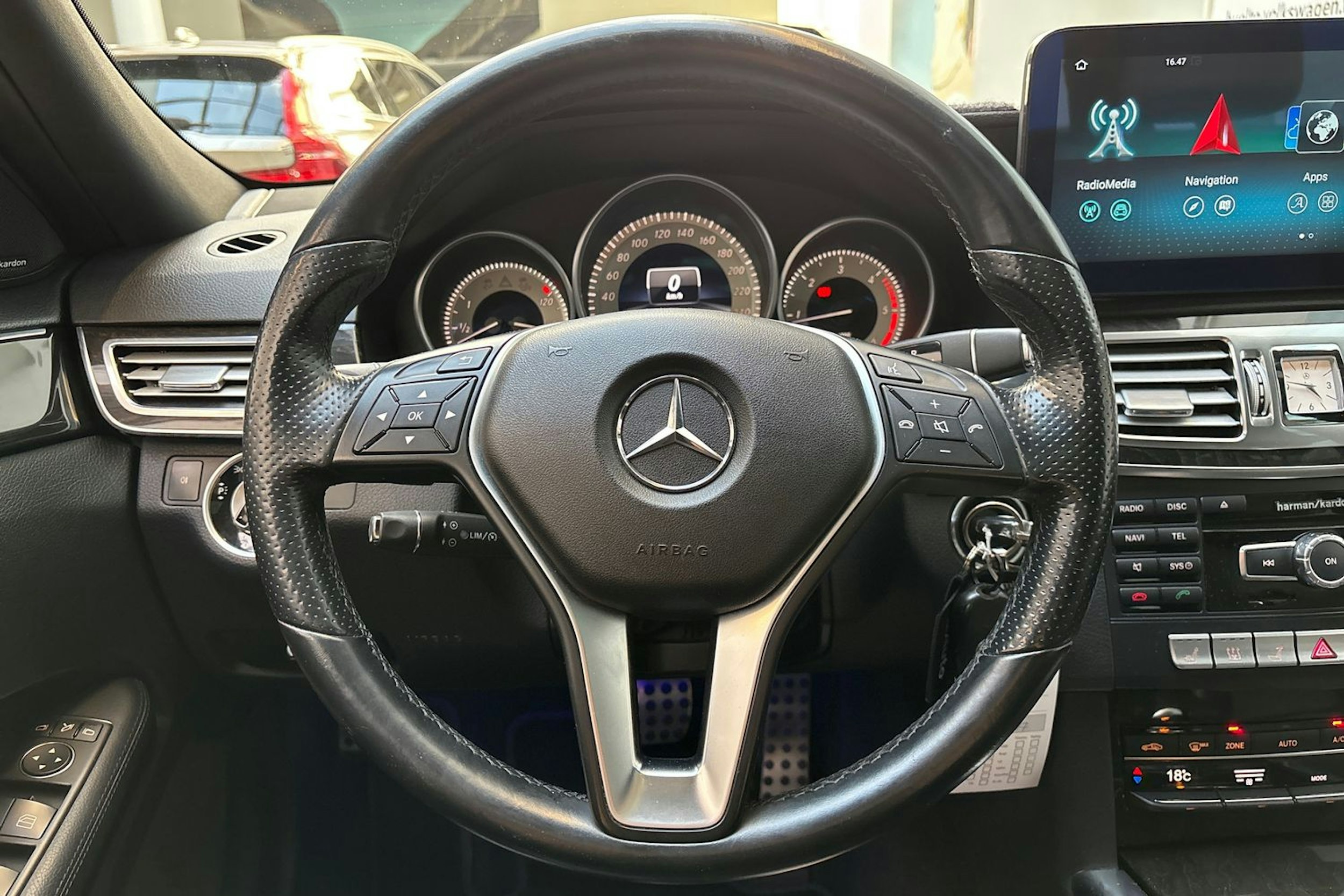 harmaa Mercedes-Benz E 2014 kuva 20.