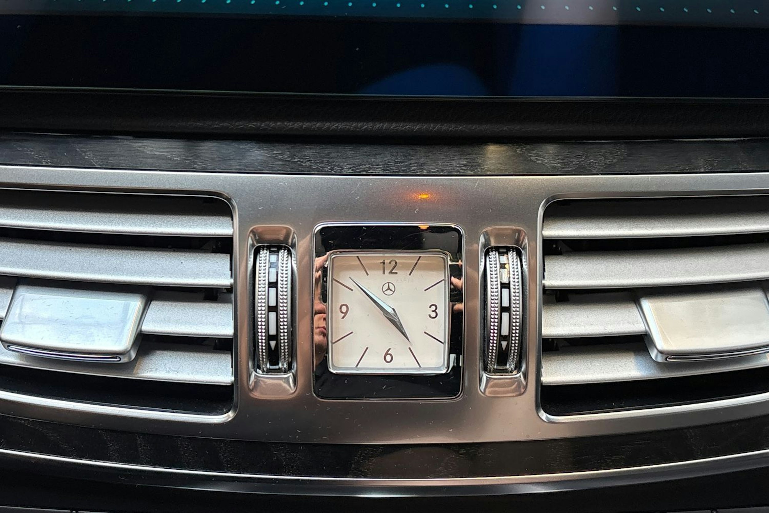 harmaa Mercedes-Benz E 2014 kuva 28.