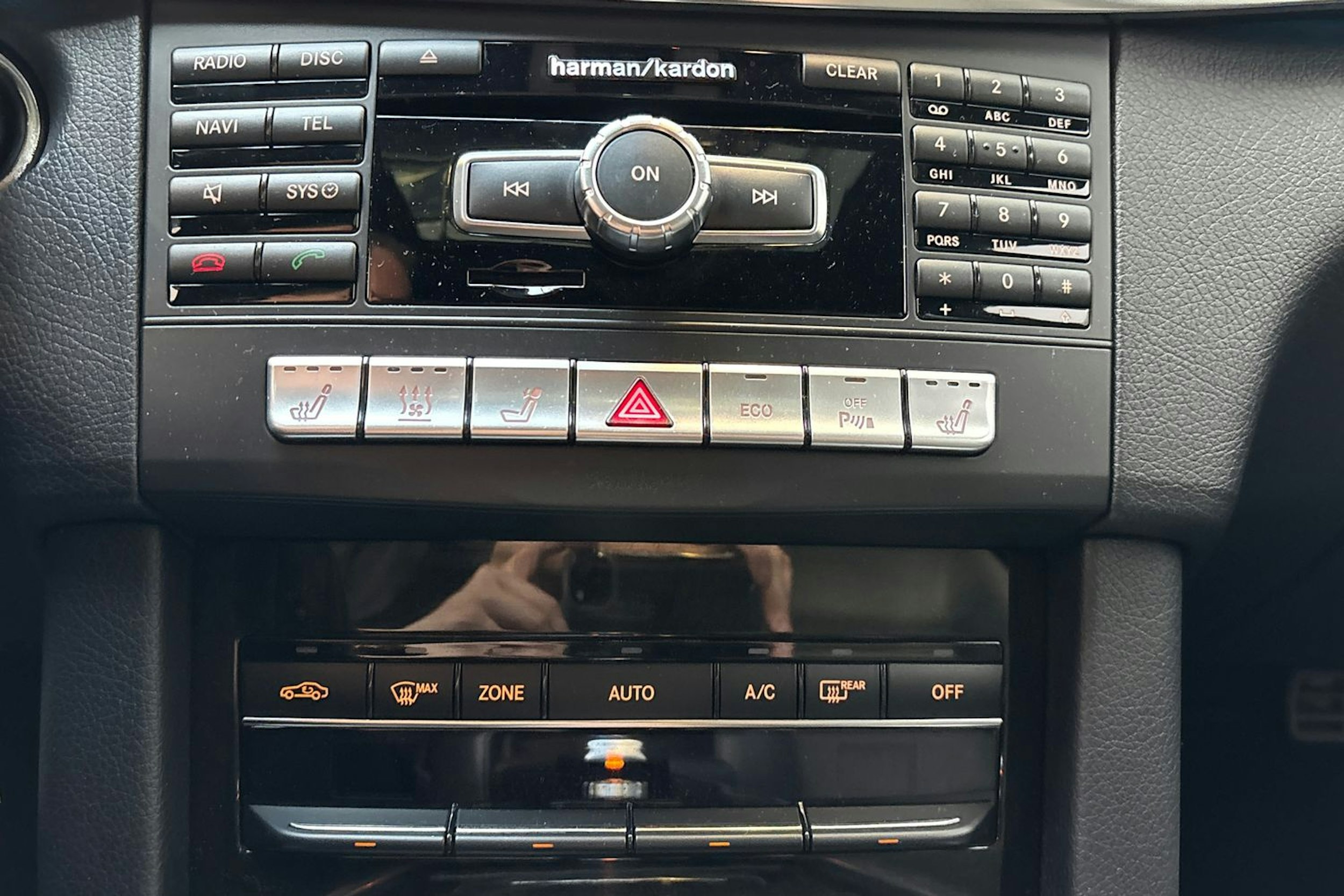 harmaa Mercedes-Benz E 2014 kuva 29.