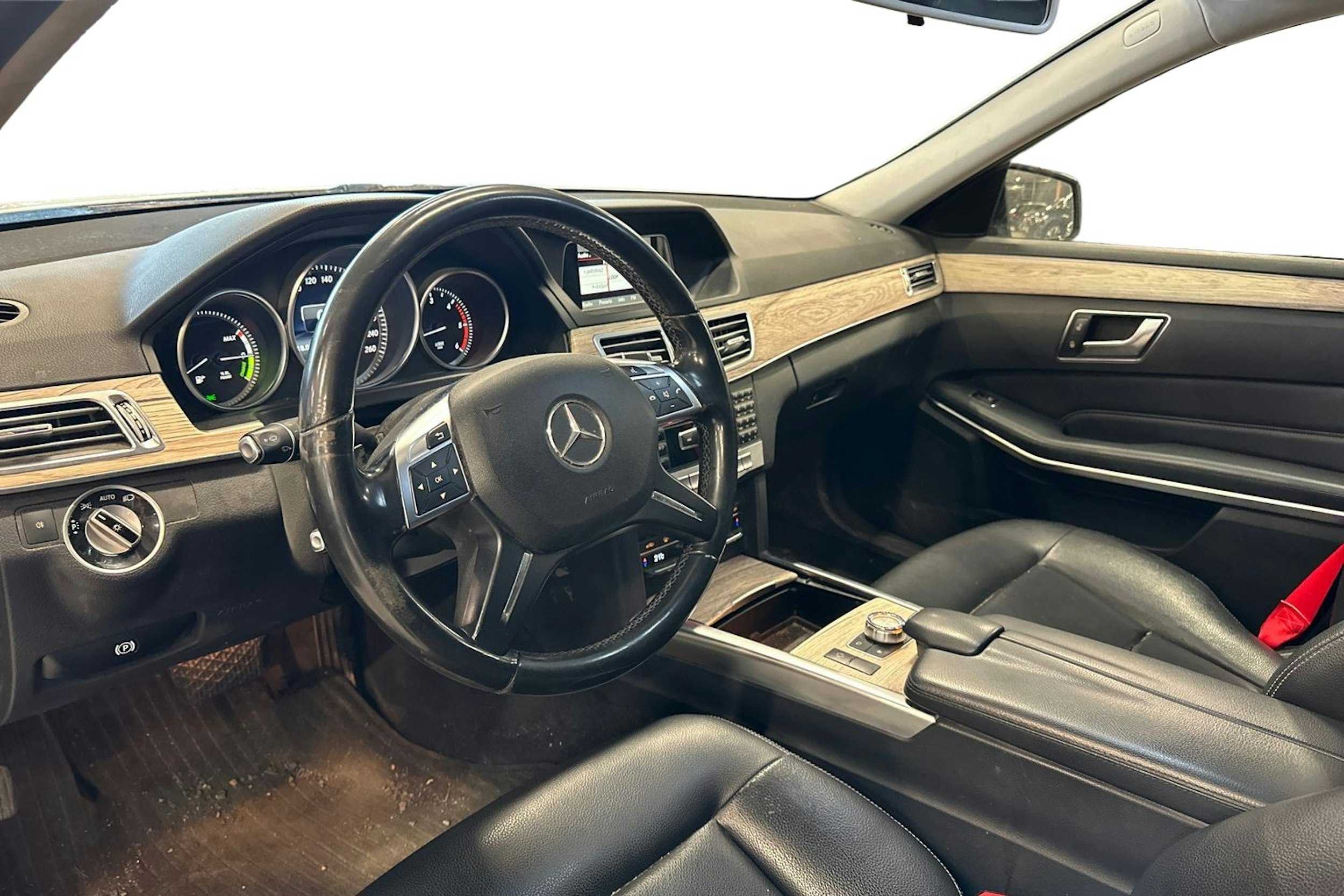 valkoinen Mercedes-Benz E 2015 kuva 3.