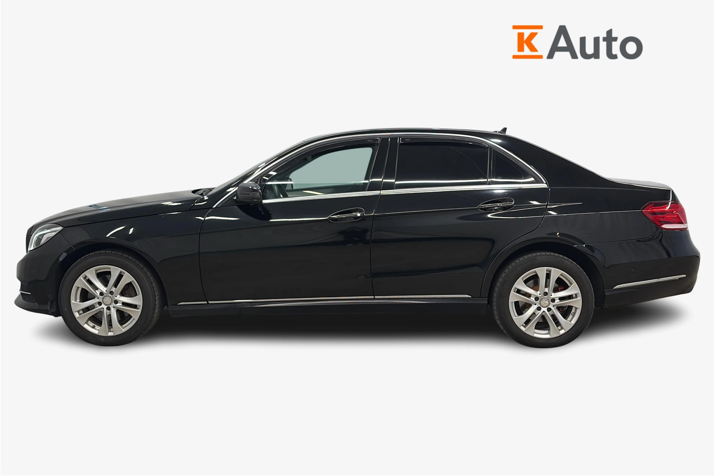 met. musta Mercedes-Benz E 2015 kuva 5.