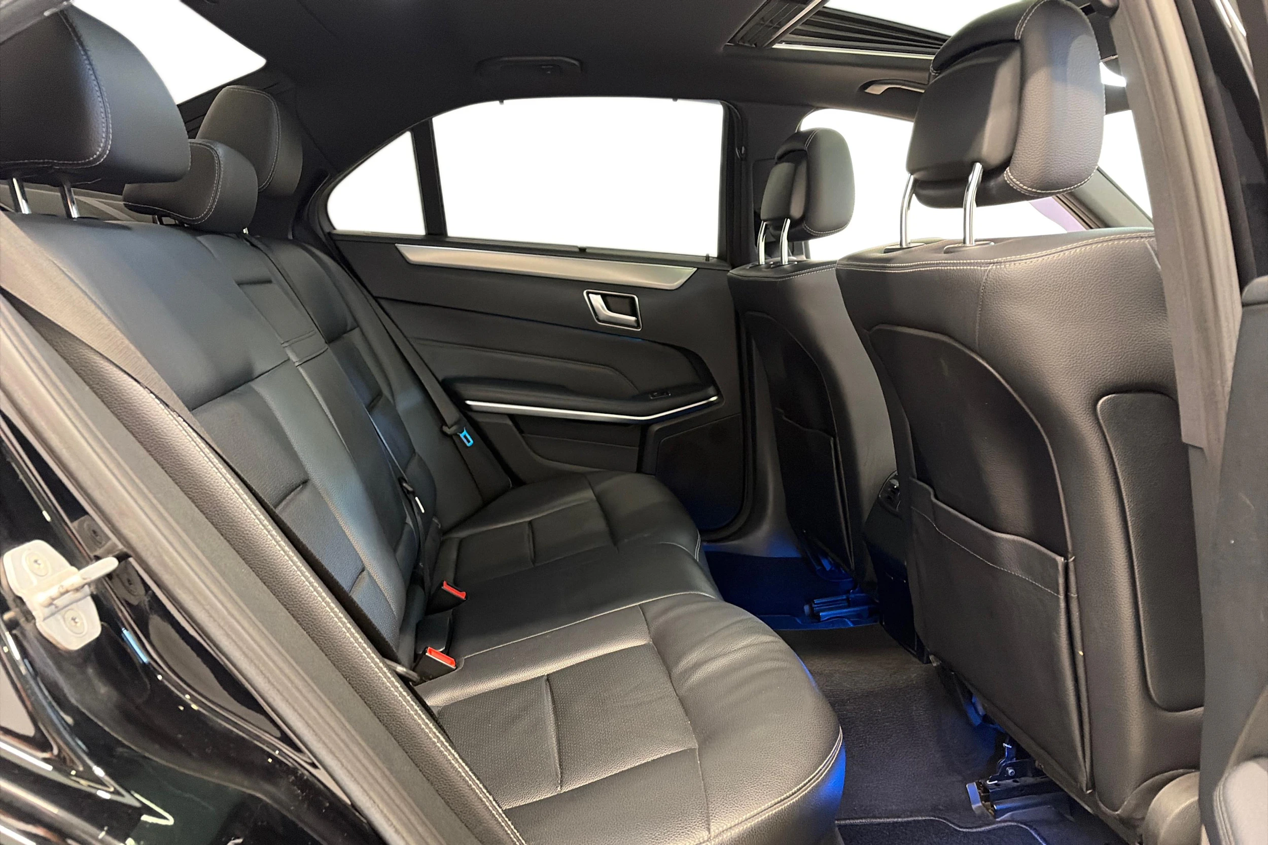 met. musta Mercedes-Benz E 2015 kuva 8.
