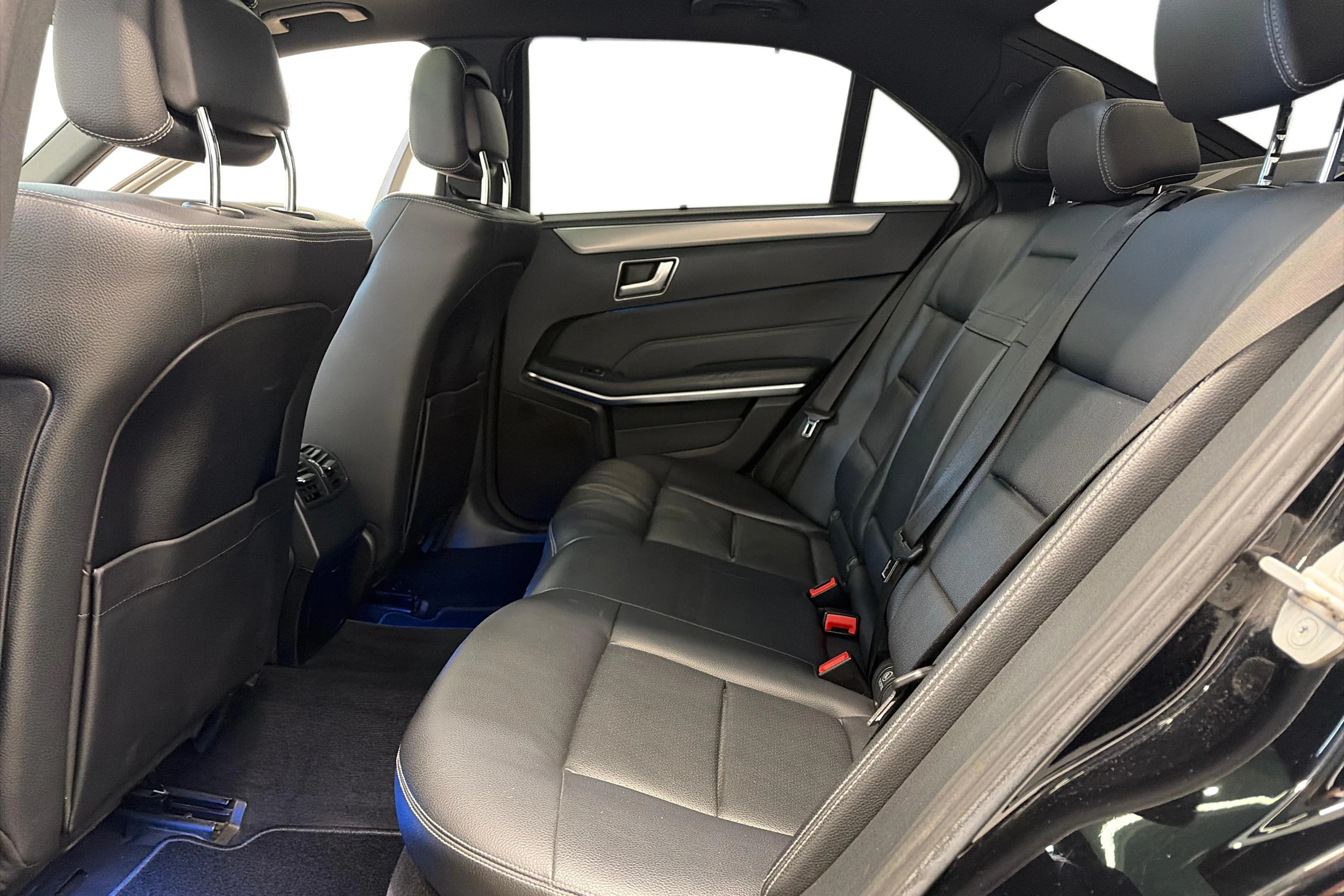 met. musta Mercedes-Benz E 2015 kuva 9.