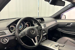 met. musta Mercedes-Benz E 2015 kuva 10.