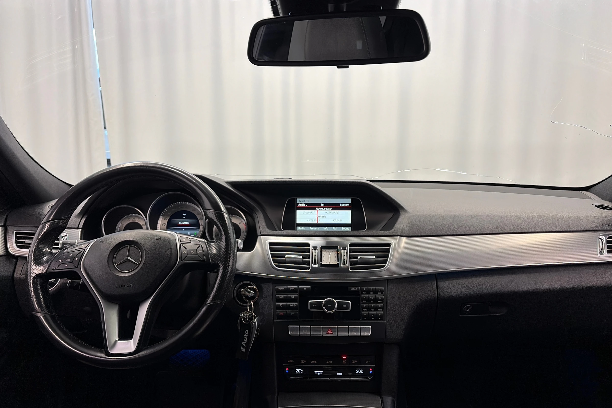 met. musta Mercedes-Benz E 2015 kuva 11.