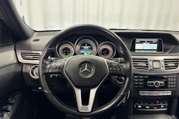 met. musta Mercedes-Benz E 2015 kuva 12.