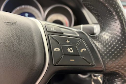 met. musta Mercedes-Benz E 2015 kuva 14.
