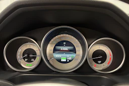 met. musta Mercedes-Benz E 2015 kuva 15.