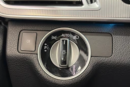 met. musta Mercedes-Benz E 2015 kuva 16.