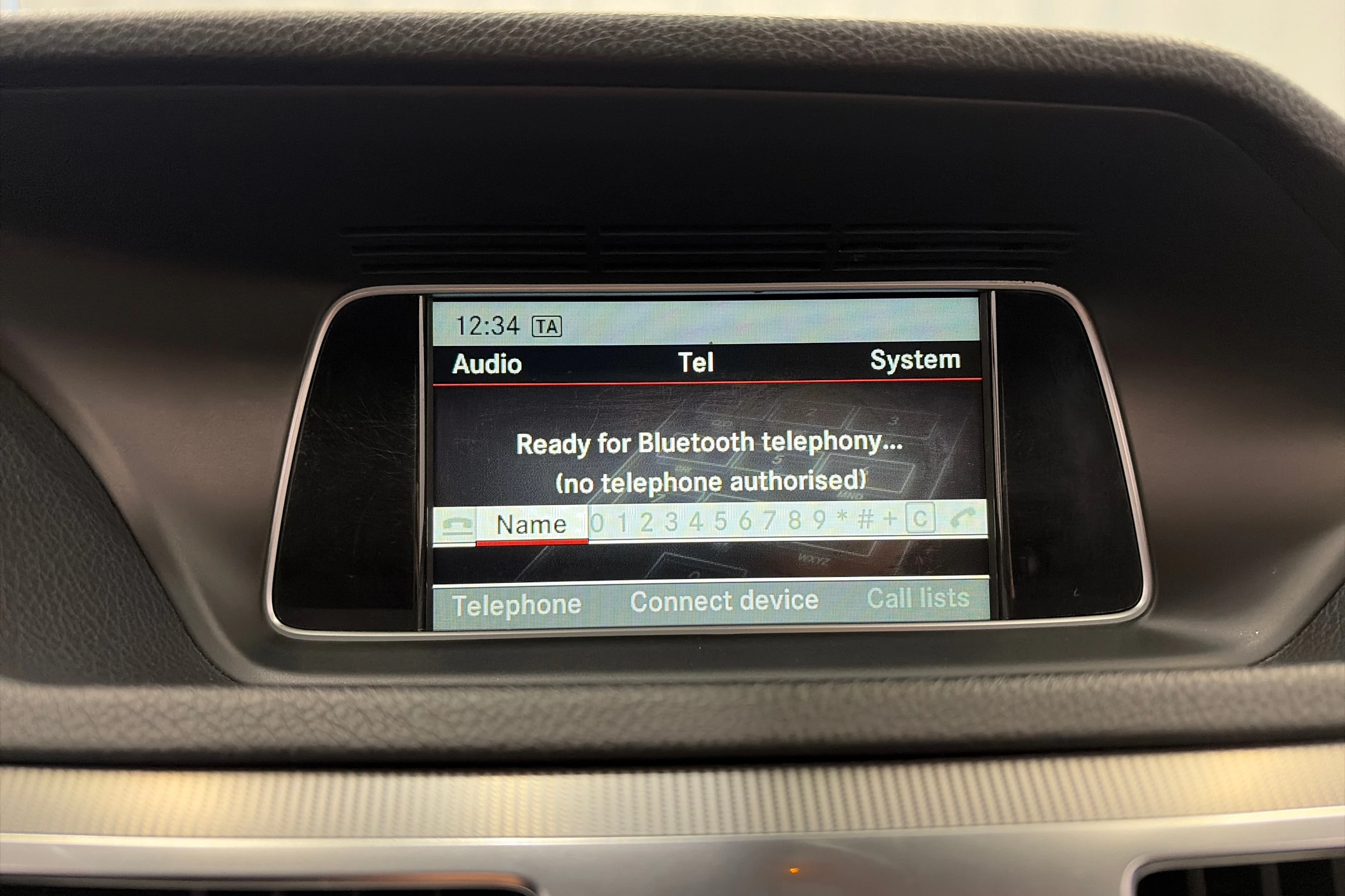 met. musta Mercedes-Benz E 2015 kuva 19.