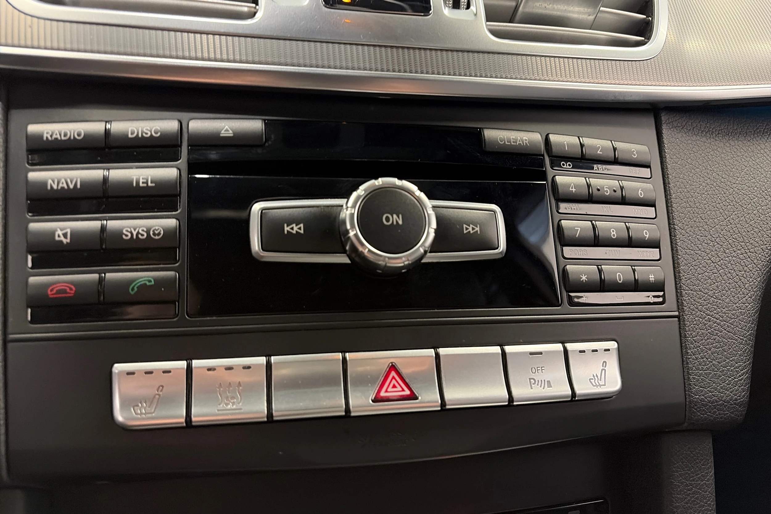 met. musta Mercedes-Benz E 2015 kuva 20.