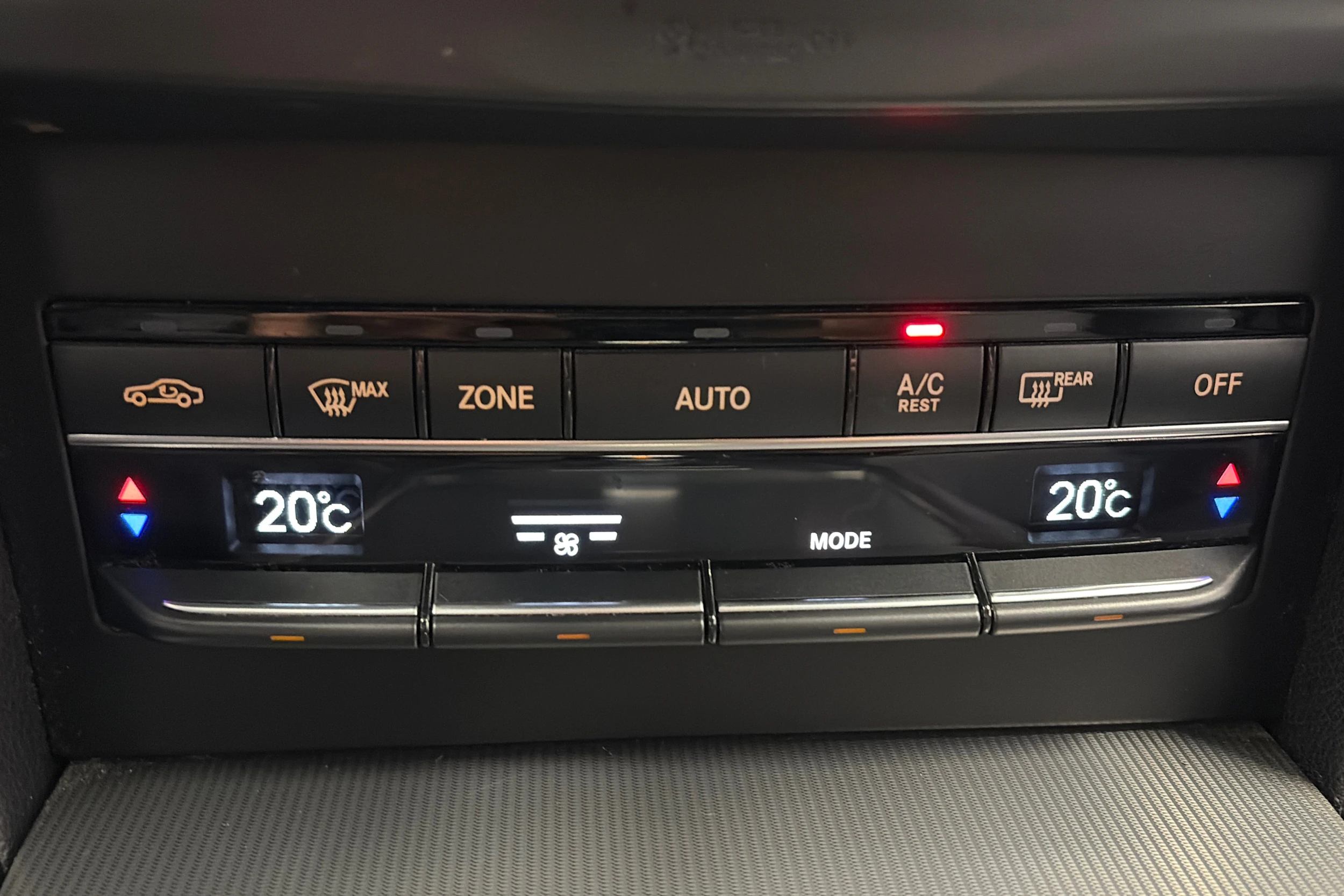 met. musta Mercedes-Benz E 2015 kuva 21.