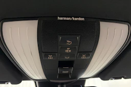 met. musta Mercedes-Benz E 2015 kuva 23.
