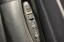 met. musta Mercedes-Benz E 2015 kuva 24.