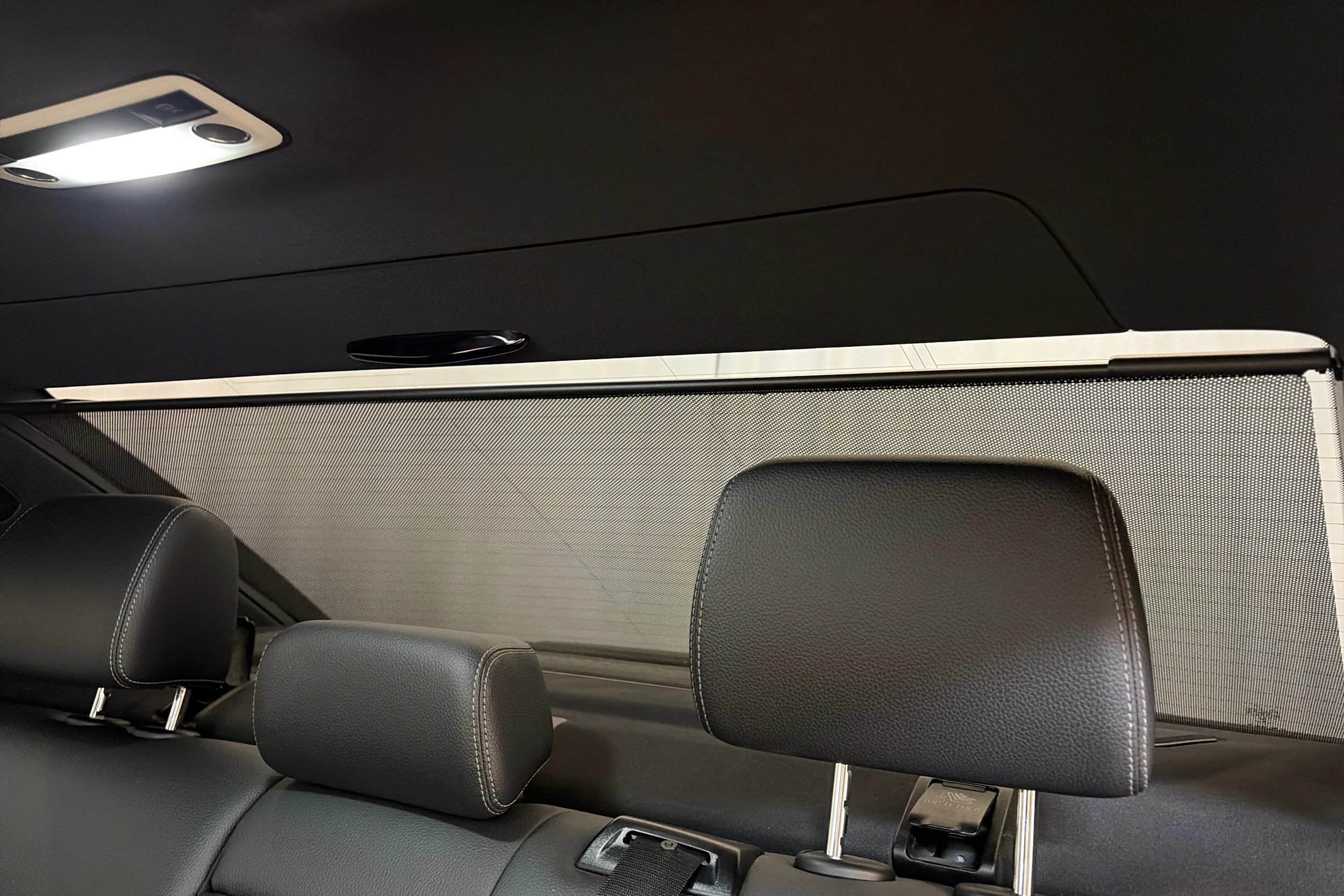 met. musta Mercedes-Benz E 2015 kuva 26.