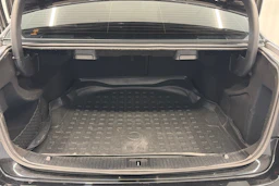 met. musta Mercedes-Benz E 2015 kuva 27.