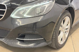 met. musta Mercedes-Benz E 2015 kuva 31.