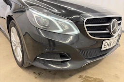 met. musta Mercedes-Benz E 2015 kuva 32.
