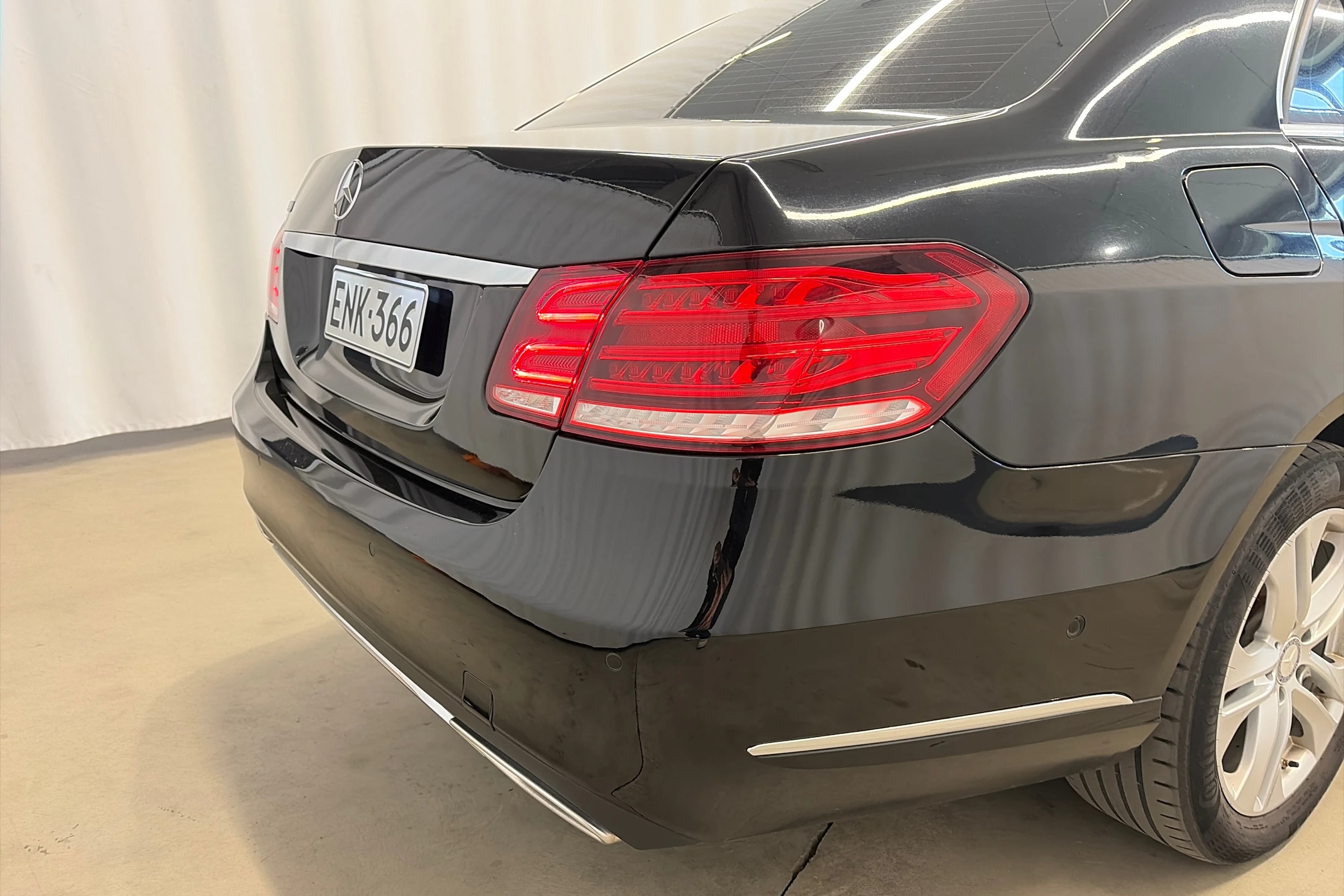 met. musta Mercedes-Benz E 2015 kuva 34.