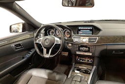 musta Mercedes-Benz E 2015 kuva 7.