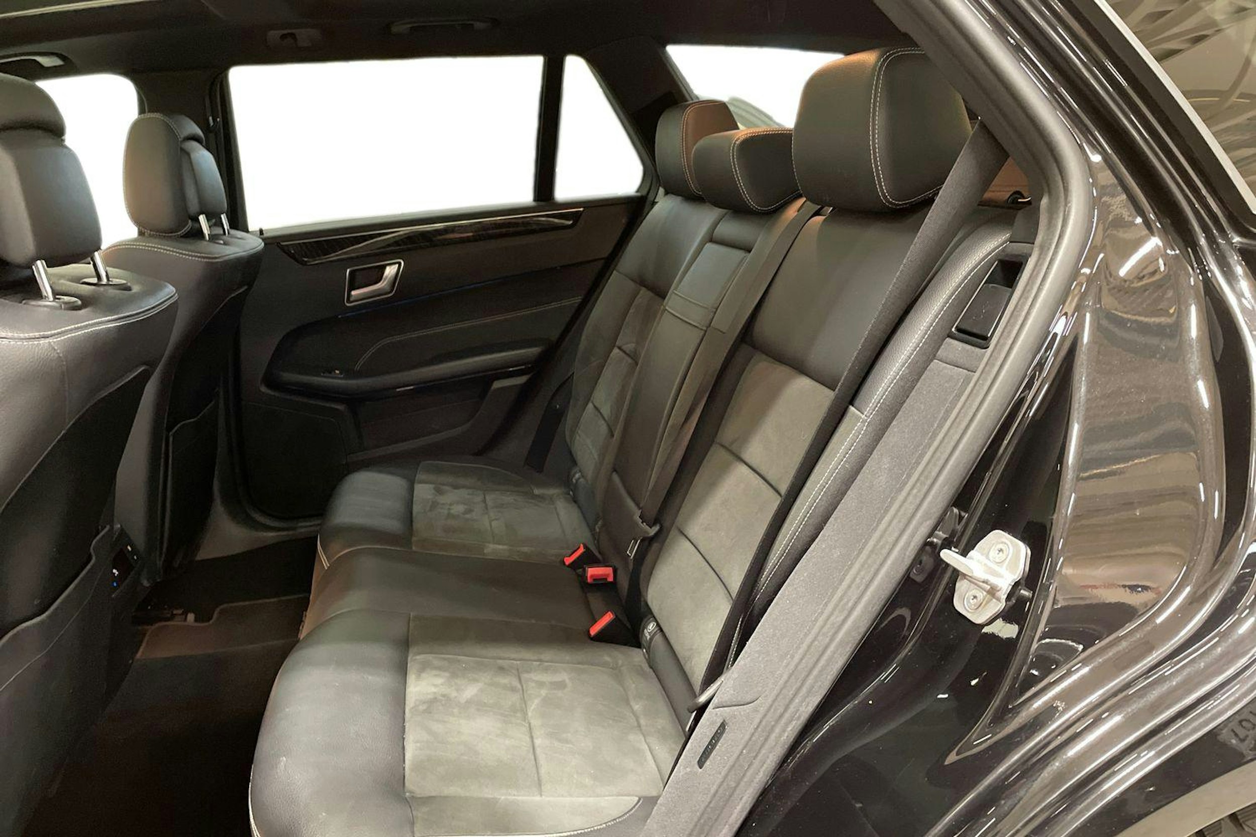 musta Mercedes-Benz E 2015 kuva 8.