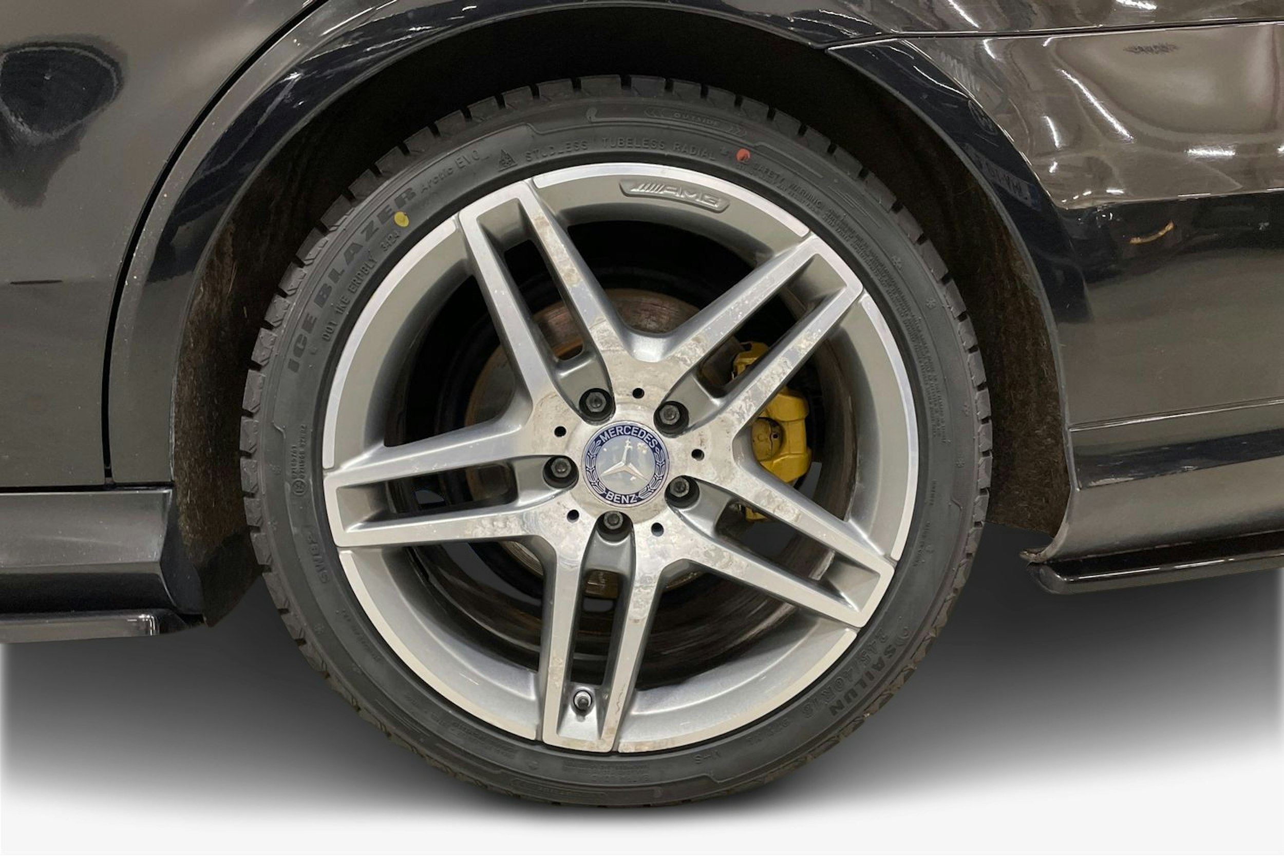 musta Mercedes-Benz E 2015 kuva 9.