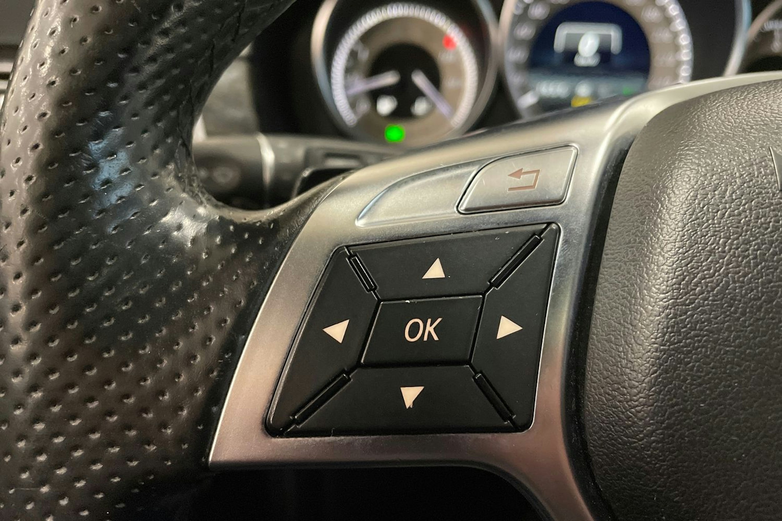 musta Mercedes-Benz E 2015 kuva 15.