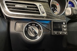 musta Mercedes-Benz E 2015 kuva 17.